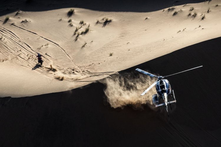 Für die Motorradpiloten ist die Dakar besonders gefährlich 