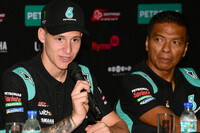 Fabio Quartararo und Razlan Razali bei der Pressekonferenz in Sepang