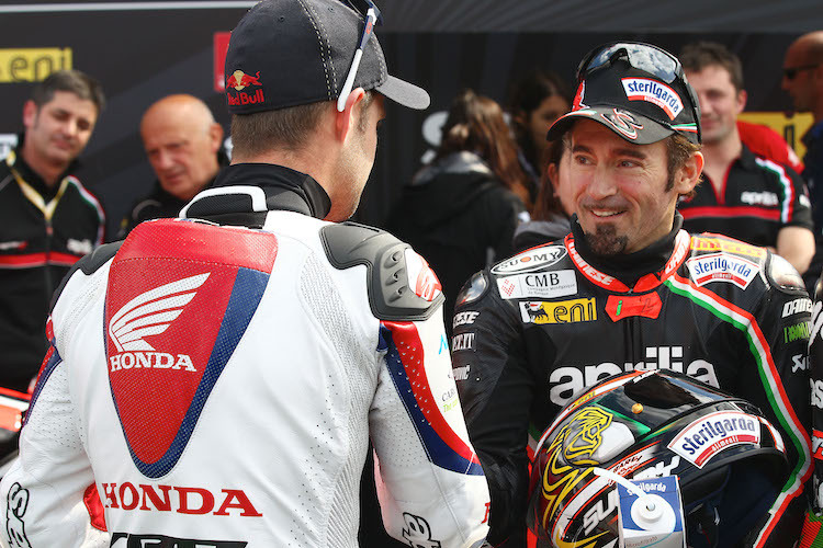 Donington 2012: Max Biaggi gratuliert Jonathan Rea zum Sieg