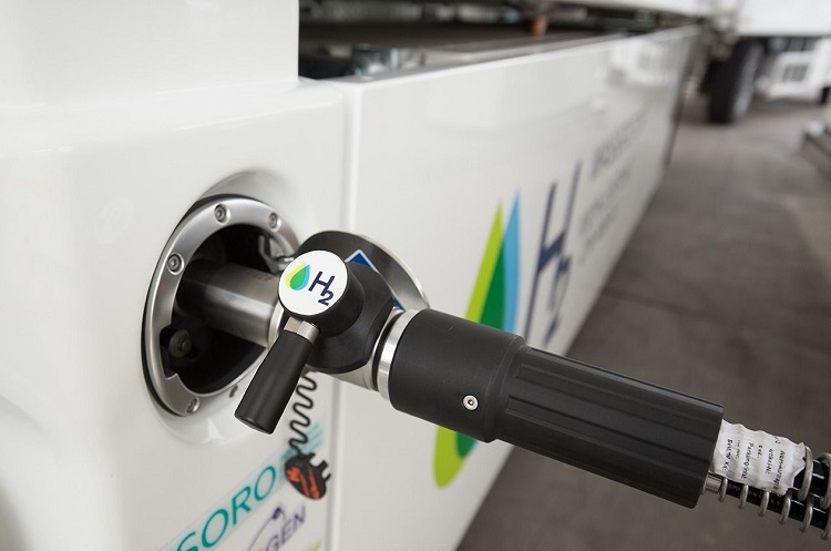 Wasserstoff tanken und bei der Verbrennung desselben Wasserdampf produzieren: Alternative zum Elektromobil?