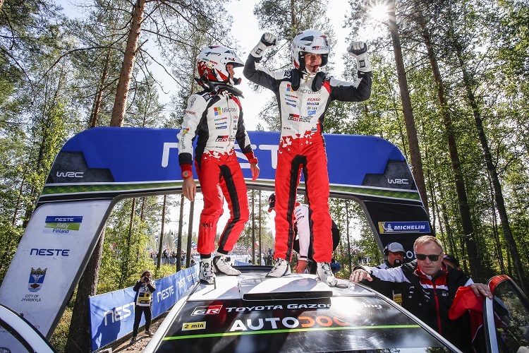 Martin Järveoja und Ott Tänak beim vierten Saisonsieg in Finnland