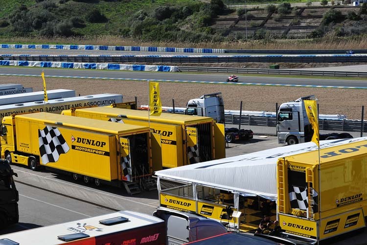 Die Dunlop-Infrastruktur beim IRTA-Test in Jerez: Künftig werden die Reifen in Frankreich produziert