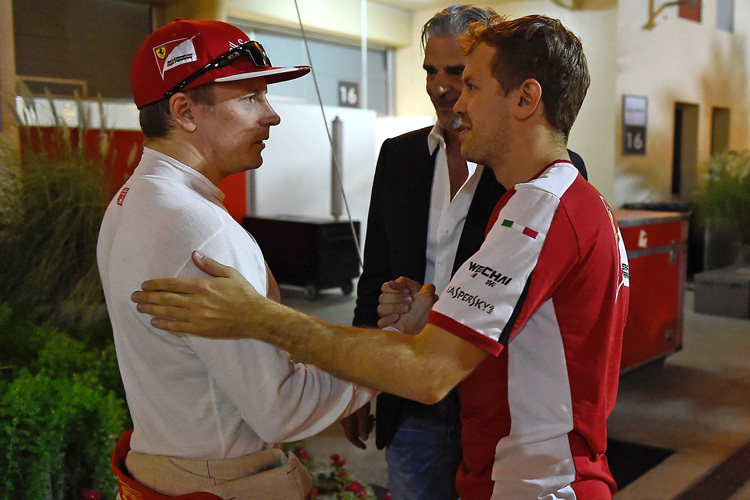 Kimi Räikkönen, Maurizio Arrivabene und Sebastian Vettel nach dem Bahrain-GP