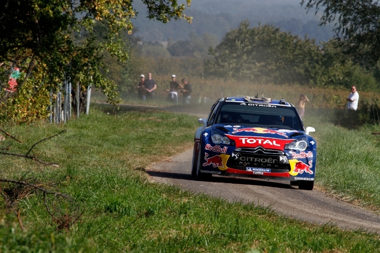 Ogier hat sich wieder an die Spitze gearbeitet.