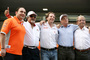 Mallya (2. v.l.) und Mol (Mitte) 2007 als «Inder»