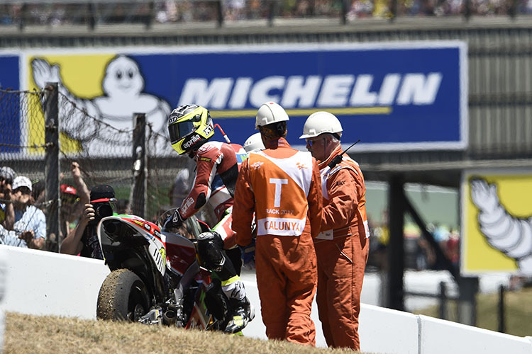 Aleix Espargaró schied in Barcelona nach einem Motorschaden aus