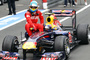 Sportliche Geste: Webber nimmt Alonso mit
