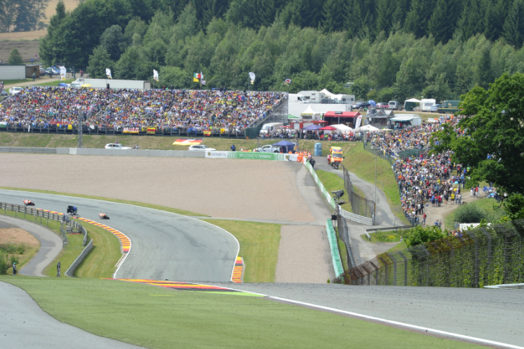 Der Sachsenring lockt jedes Jahr über 100.000 Fans zum MotoGP-Rennen