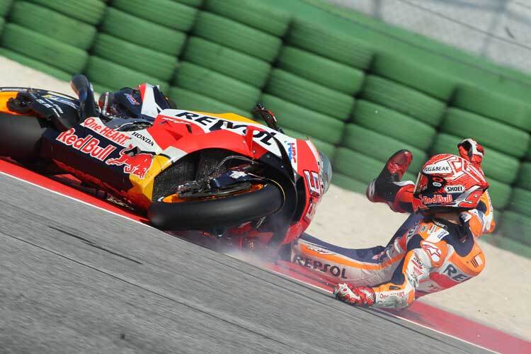 Marc Márquez stürzt beim Grand Prix in Misano