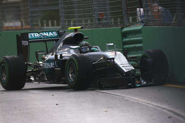 Nico Rosberg rutschte in der siebten Kurve in die Mauer – damit war sein Training gelaufen