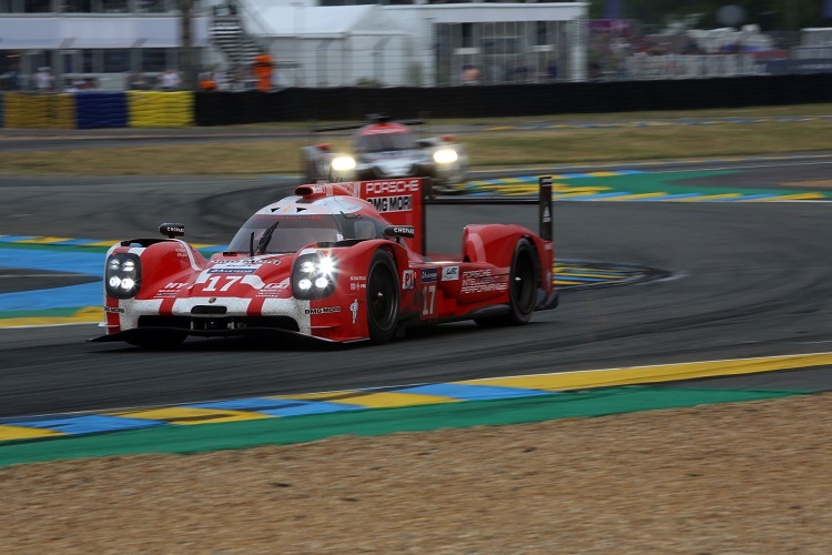 In Le Mans wird auch abends Gas gegeben, somit muss der Porsche 919 Hybrid die Lichter anschalten