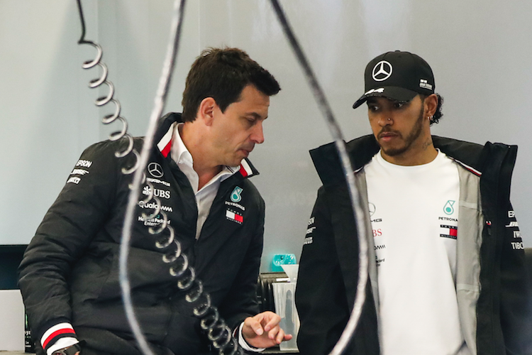 Toto Wolff und Lewis Hamilton in Baku 2019