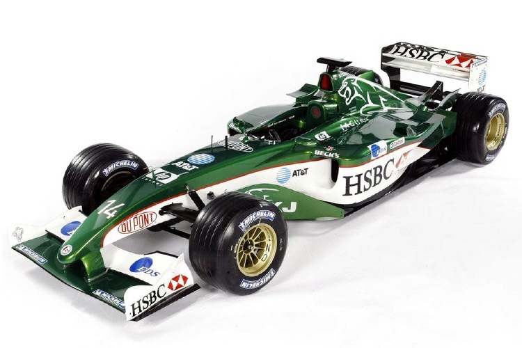 Ein Cosworth-Motor des Jaguars gefällig?