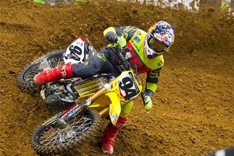 Ken Roczen pflügte um den Kurs von St. Louis und ging einmal übers Limit