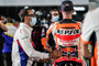 Alberto Puig mit Pol Espargaró in der Startaufstellung