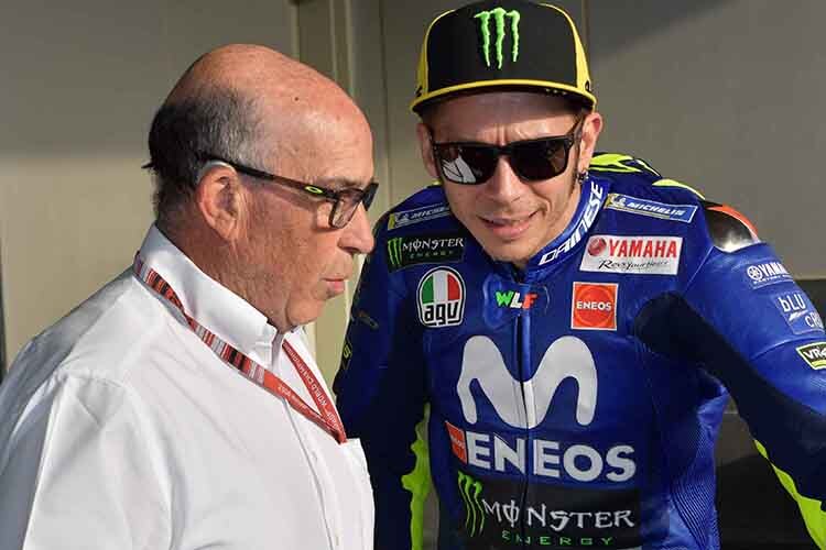 Carmelo Ezpeleta mit Valentino Rossi beim Katar-GP 