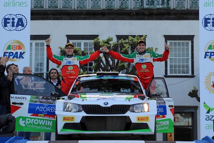 Stefan Kopczik (li.) und Marijan Griebel im Azoren-Ziel