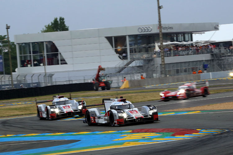 Rast führt nach acht Stunden bei seinem LMP1-Debüt im Audi