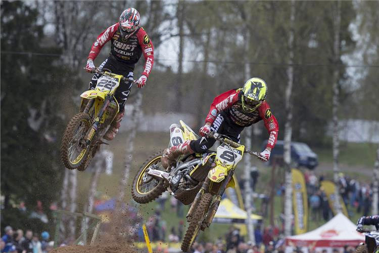 Ben Townley (#8) und Kevin Strijbos (#22) kollidierten im zweiten Lauf von Kegums