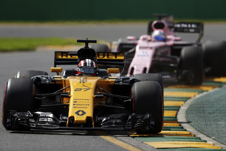 Nico Hülkenberg in Australien vor einem Force-India-Renner