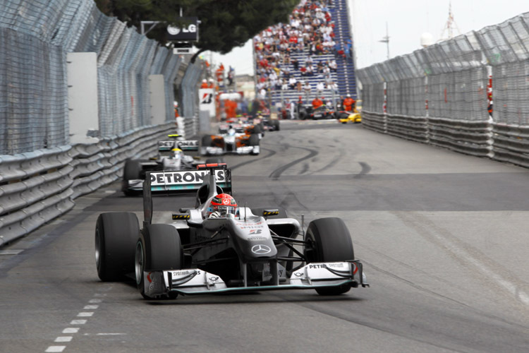 Für Schumi (o.) und Rosberg fehlt Mercedes Ersatz