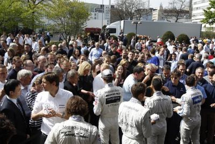 Die Mercedes-Piloten im Werk in Untertürkheim