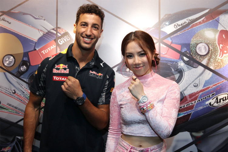 Daniel Ricciardo mit der Sängerin G.E.M.