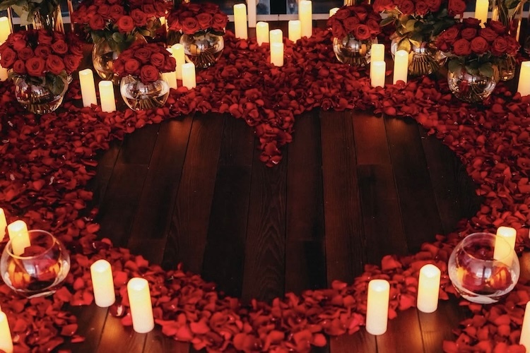 Viele Rosen und ein paar Kerzen: Charles Leclerc präsentierte sich von seiner romantischen Seite