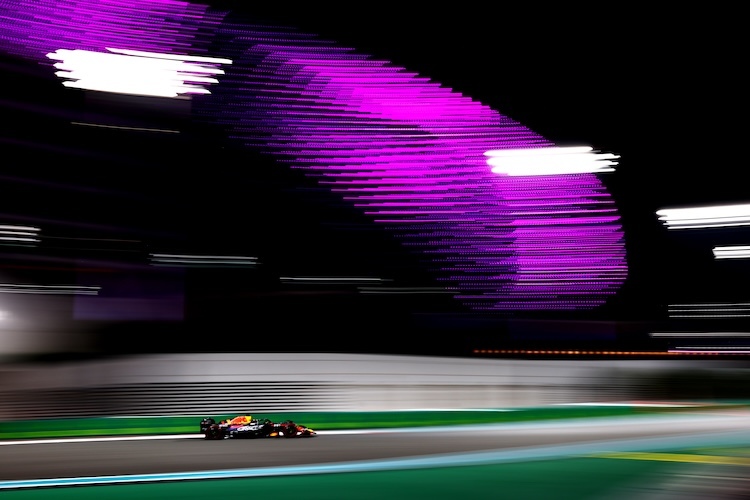 Max Verstappen sicherte sich in Abu Dhabi die beste Ausgangslage für das letzte Rennen des Jahres