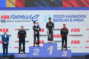 Evans siegte im ersten Formel-E-Lauf in Berlin vor Wehrlein und Mortara)