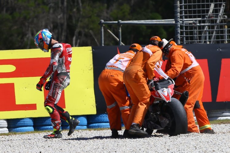 Lorenzo Savadori konnte nach seinem Sturz das Rennen nicht fortsetzen