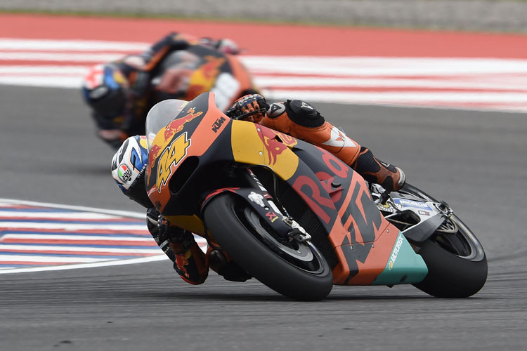 Pol Espargaró vor Bradley Smith auf der KTM RC16