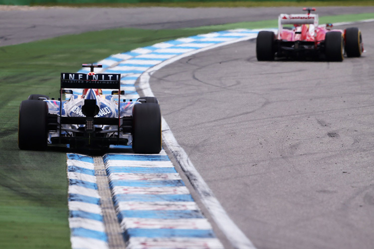 Das Fahren neben der Bahn ist seit Jahren ein Thema, wie hier in Hockenheim 2012