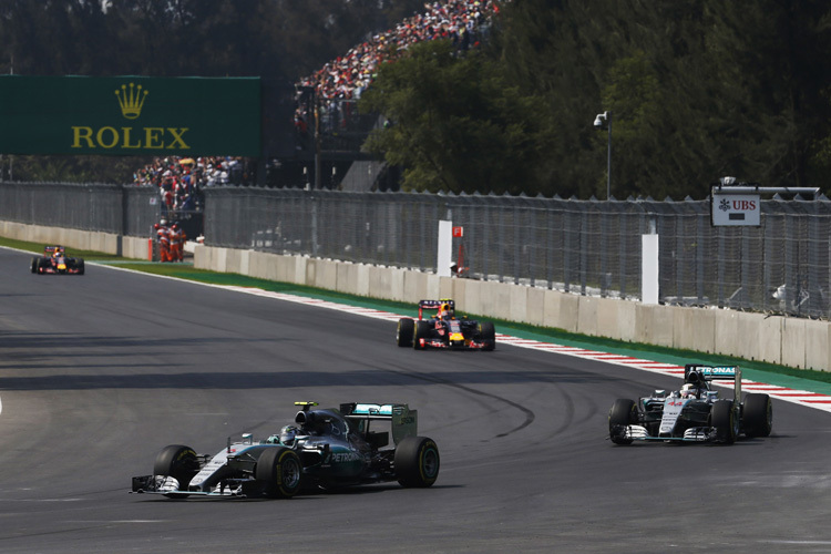 Lewis Hamilton verfolgte Nico Rosberg vergeblich