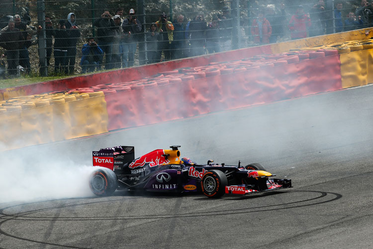 Max Verstappen gab auf dem Circuit de Spa-Francorchamps im RB8 Gas