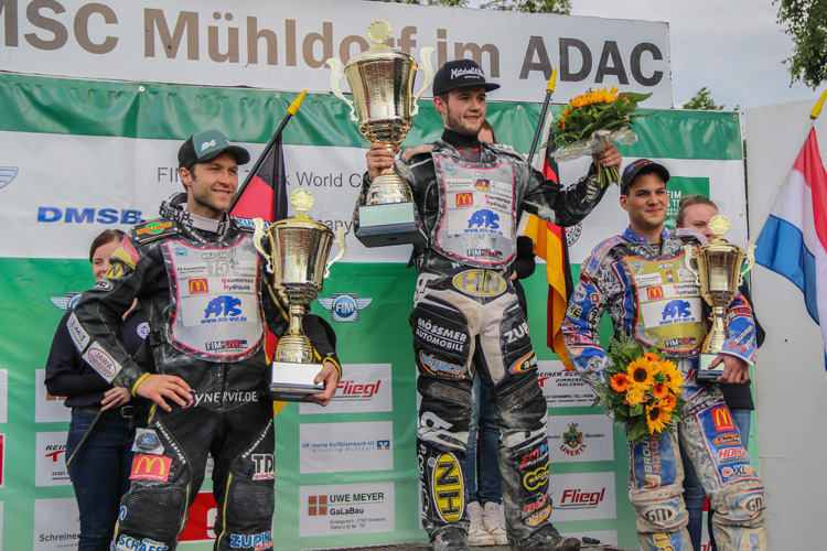 Podium Mühldorf: Erik Riss  (MItte), Martin Smolinski (l.) und Jannick de Jong (r.)