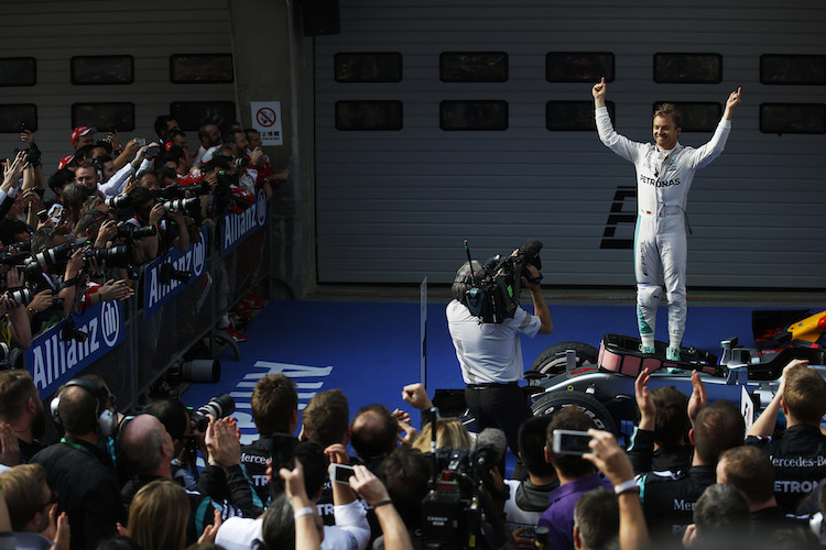 Nico Rosberg gewinnt das Rennen