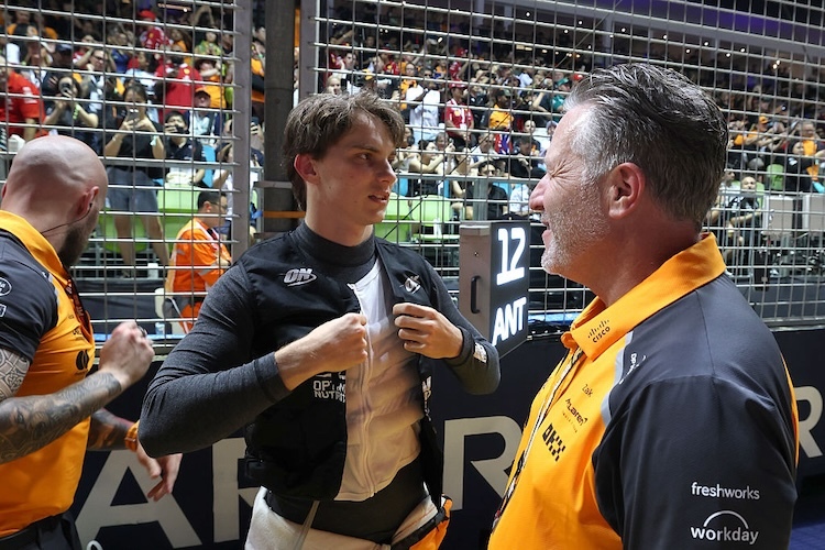 Oscar Piastri mit McLaren-CEO Zak Brown