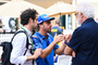 Fernando Alonso (Mitte) und Flavio Briatore (rechts) in Abu Dhabi 2022