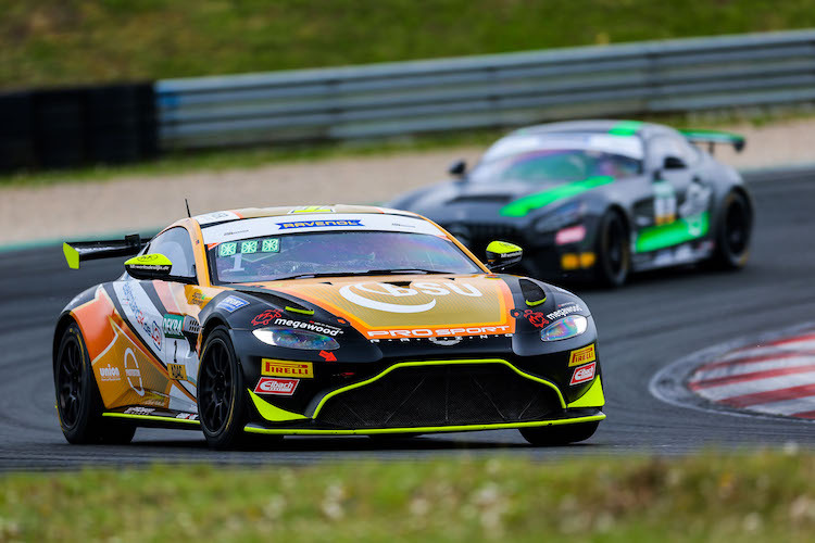 Die letztjährigen Meister Hugo Sasse und Mike David Ortmann starten erneut für PROsport Racing - insgesamt starten fünf Aston Martin Vantage GT4