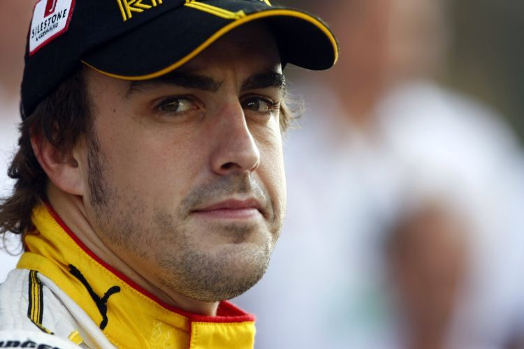 Fernando Alonso schnupperte schon mal bei Ferrari rein.