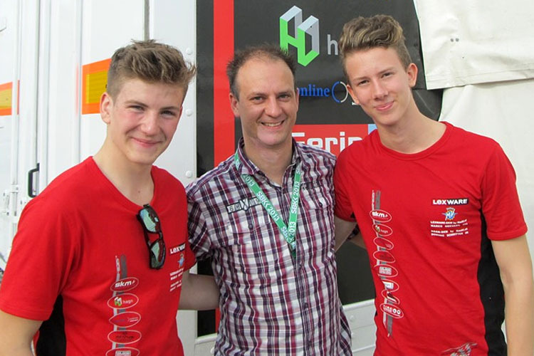 Marco Nekvasil mit Günther Knobloch und Lukas Trautmann (v.r.n.l.)