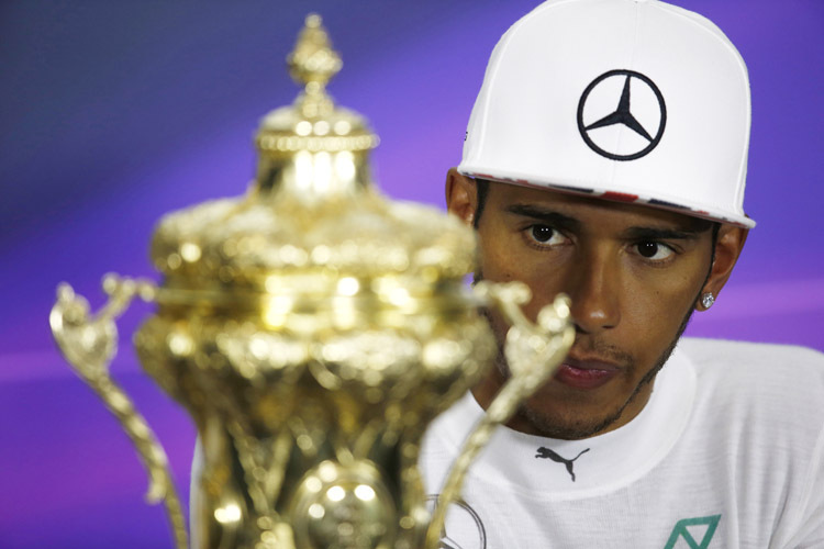 Formel-1-WM-Leader Lewis Hamilton klagt: «Einige der heutigen Trophäen sind so schlecht wie jene, die ich zu meiner Kart-Zeit bekommen habe»