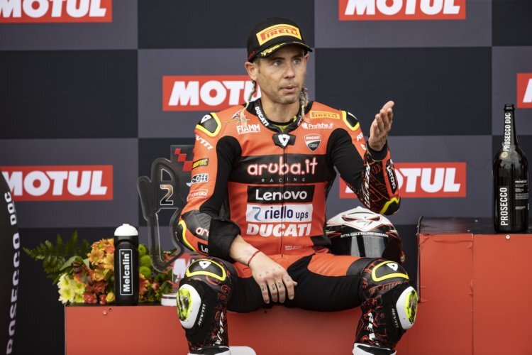 Alvaro Bautista erklärt den Spaniern die Superbike-WM