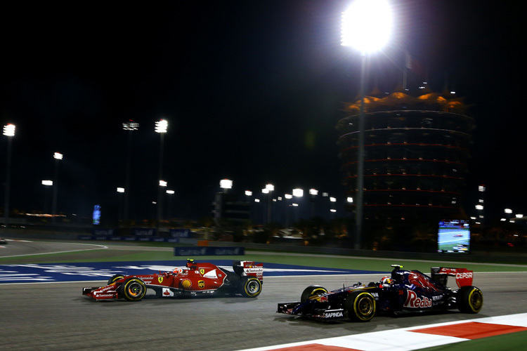 Daniil Kvyat in Bahrain beim Duell mit Kimi Räikkönen