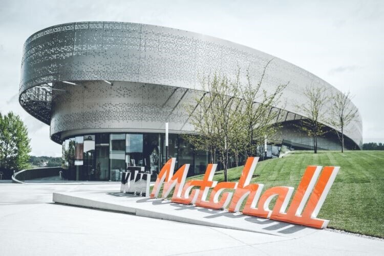 Wahrzeichen: Die «KTM Motohall» in Mattighofen