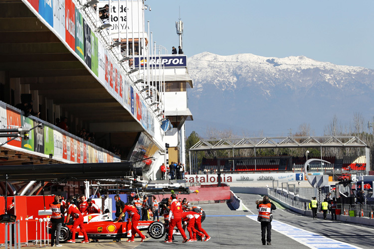 Kimi Räikkönens Ferrari muss weggeschoben werden