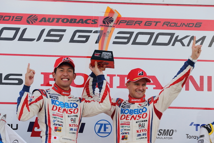 Heikki Kovalainen (rechts) 2019 in Autopolis mit Yuichi Nakayama