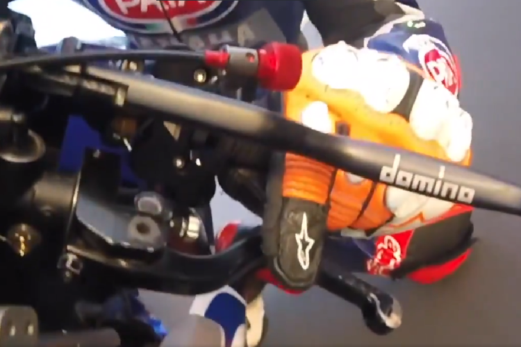 Gut zu erkennen: Yamaha-Ass Michael van der Mark verwendet einen Handhebel für die Hinterradbremse