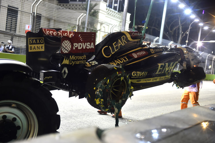 Totalschaden: Pastor Maldonados Lotus nach dem Mauerkuss